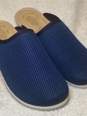 Fly Flot Women's Navy Mesh Slip-On Loafers size 9